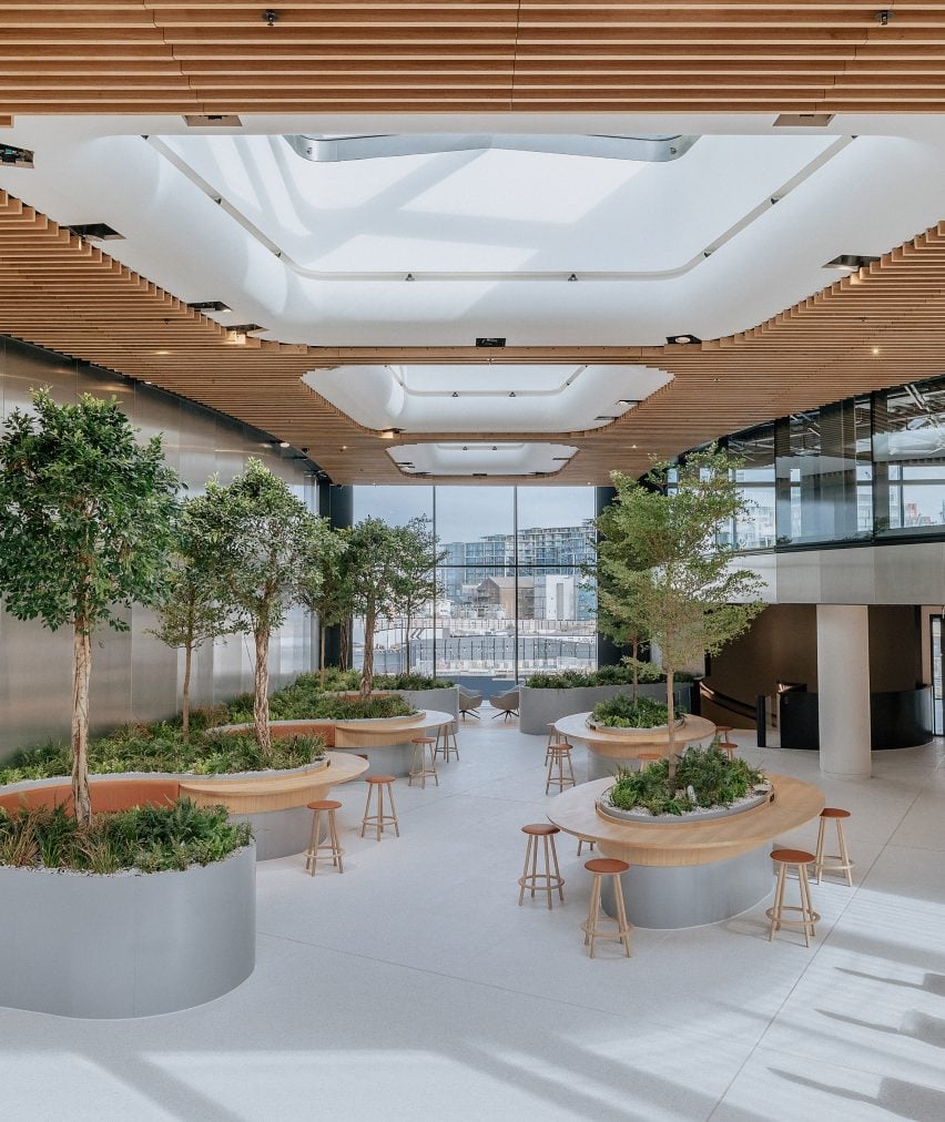 Caisson lumineux 50 Boulevard électrique par Foster + Partners