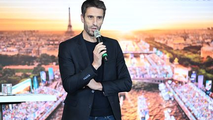 Le président du Comité organisateur des Jeux olympiques et paralympiques, Tony Estanguet, lors d'une conférence de presse à Paris, le 20 décembre 2023. (BERTRAND GUAY / AFP)