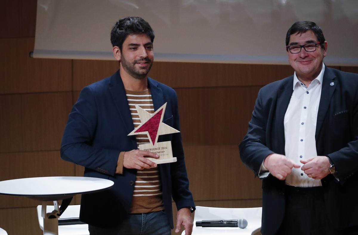 Le paysagiste à vélo Étienne Blachier a reçu son trophée des mains du président Thierry Hautier.