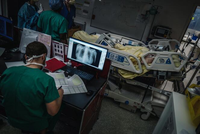 A l’hôpital Lariboisière, à Paris, le 14 octobre 2020.