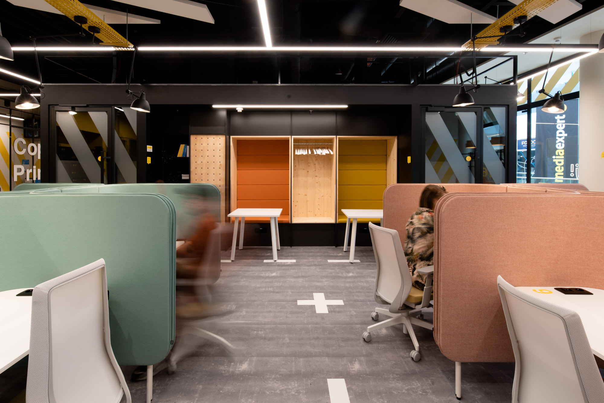 Espace de travail ouvert aleja-bielany-bureau-13
