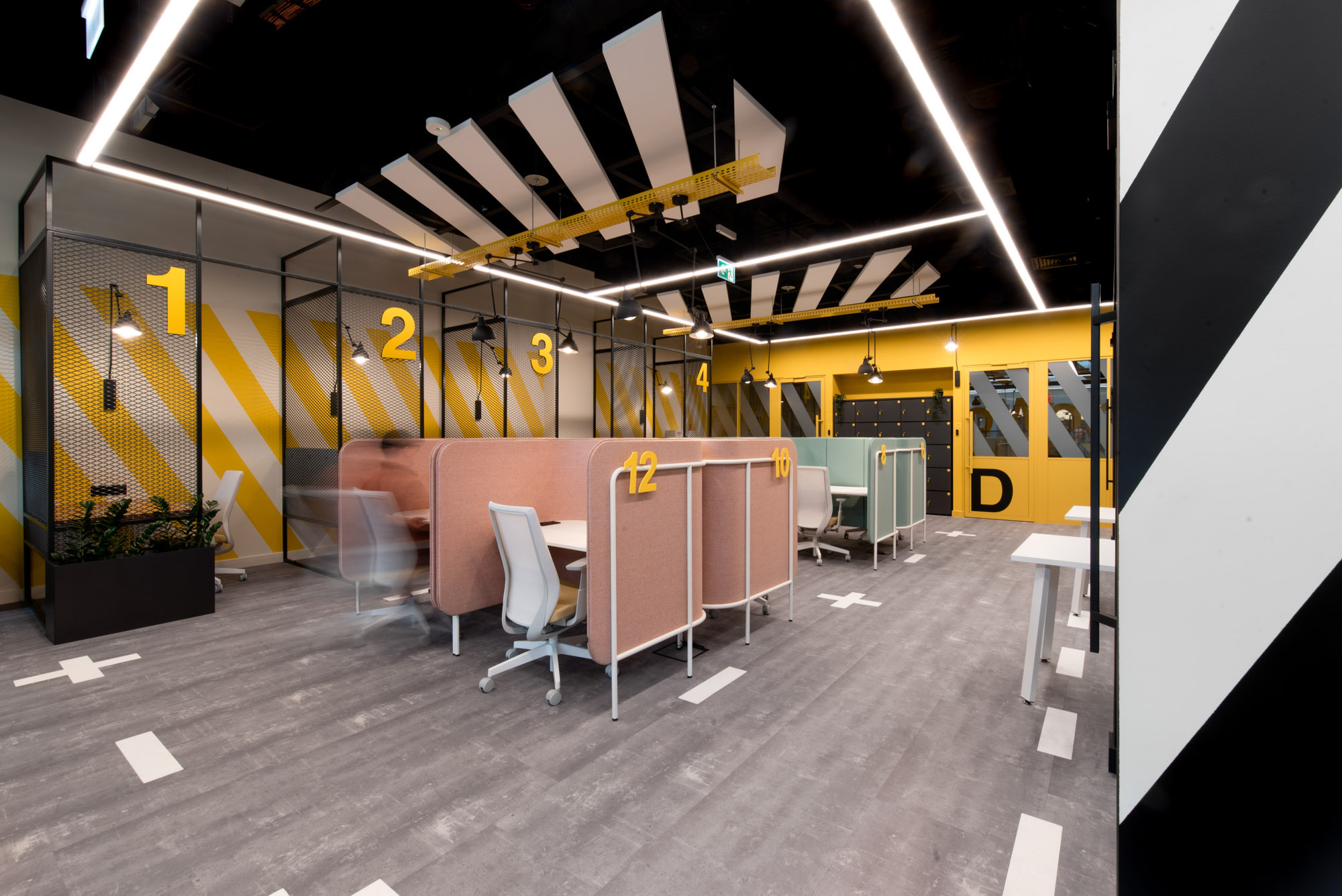 Espace de travail ouvert aleja-bielany-bureau-14