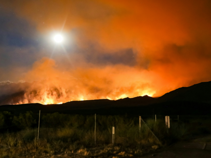 Dans le cas des incendies de Los Angeles, ils ont constaté que les conditions chaudes et sèches qui les conduisaient devraient se produire une fois tous les 17 ans.