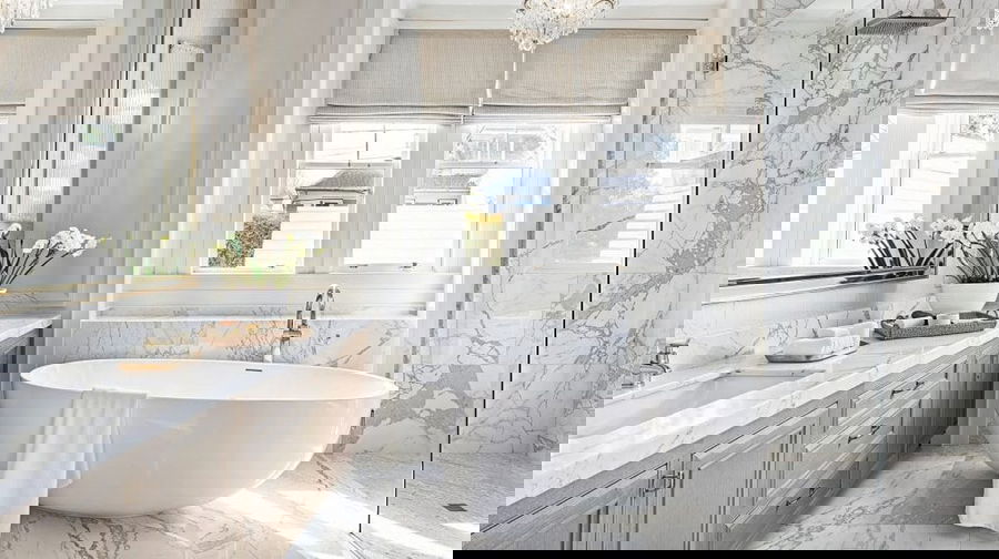 Salle de bain glamour de luxe par designers de salle de bain décoroular près de moi