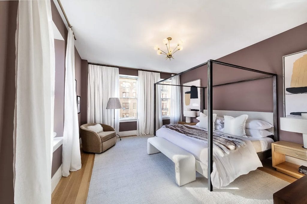 Les murs apaisants en terre cuite dans une chambre par Decorrilla Designer, Leanna S.