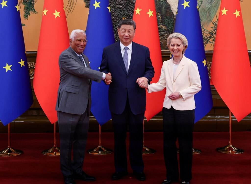 Costa - Xi Jinping - von der Leyen - Photo © Union européenne 2025