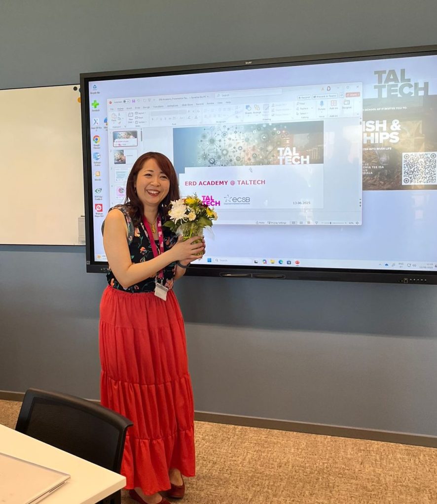 Aki Harima présentant à l'Académie ERD