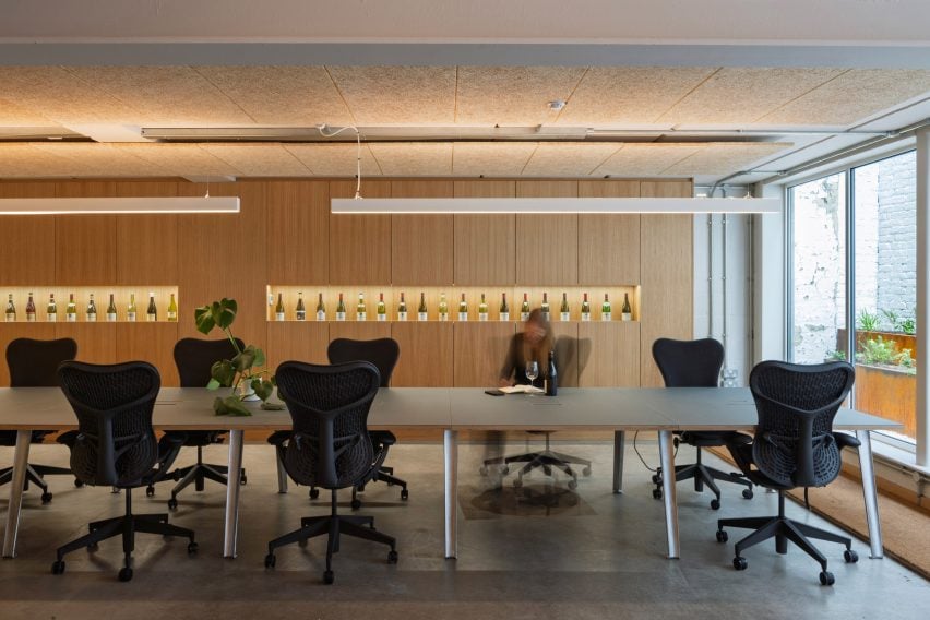 Tables de bureau enroulées