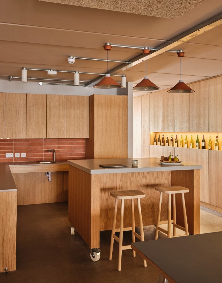 Cuisine en bois ouvert à Flint