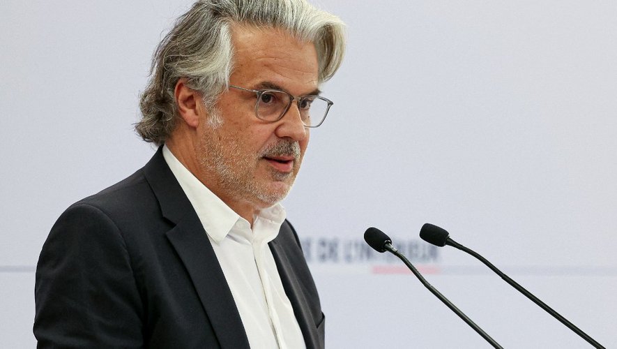 , Il gagnera désormais 23 000 euros bruts par mois : pourquoi le président de la Ligue de foot Vincent Labrune voit son salaire drastiquement réduit