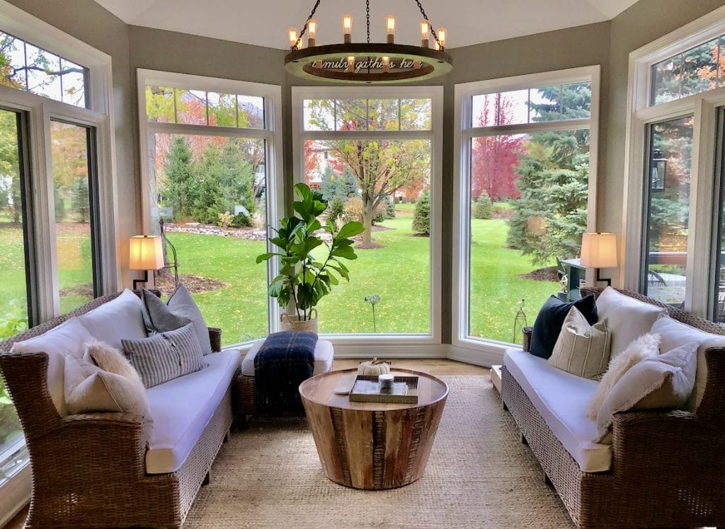 Modern Meets Country in a Sun Gower par Decorrilla Designer, Jamie C