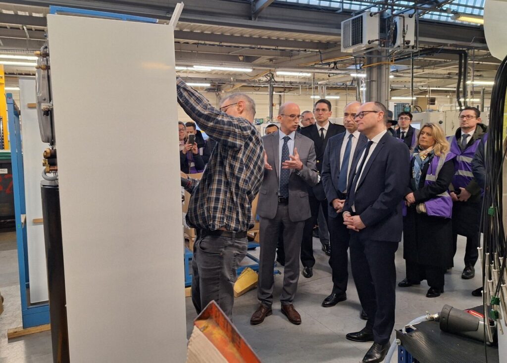 , Meaux ; En visite à Meaux, le ministre de l’Industrie annonce une aide supplémentaire pour les pompes à chaleur