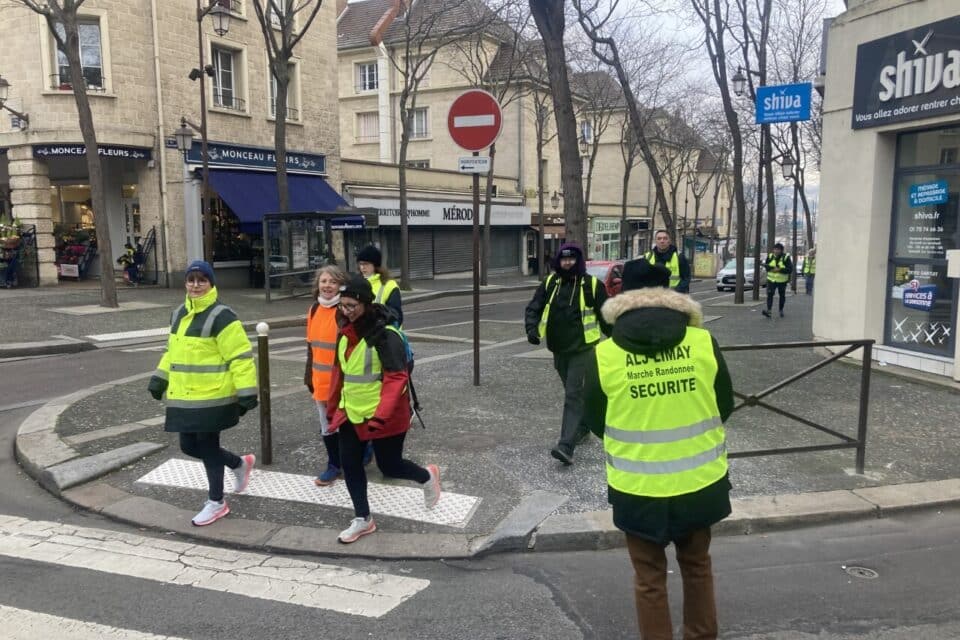La dernière ligne droite passe par le centre-ville de Mantes-la-Jolie (Yvelines).