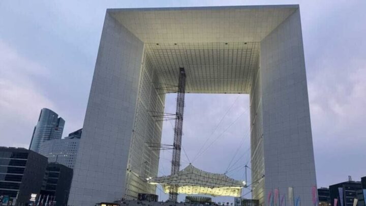 , Courbevoie; Et si le pape Léon XIV célébrait une messe à La Défense ? Le maire de Courbevoie veut y croire